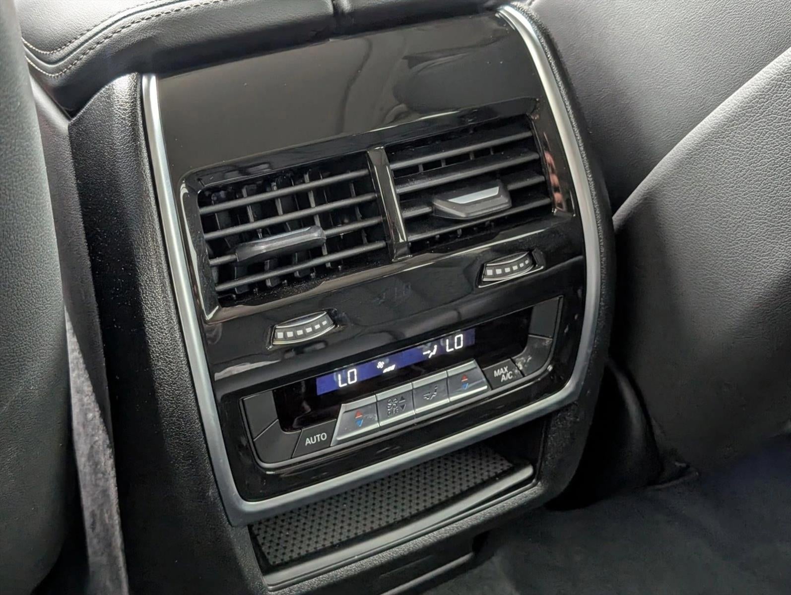 2025 BMW X7 xDrive40i Sports Activity Vehicle