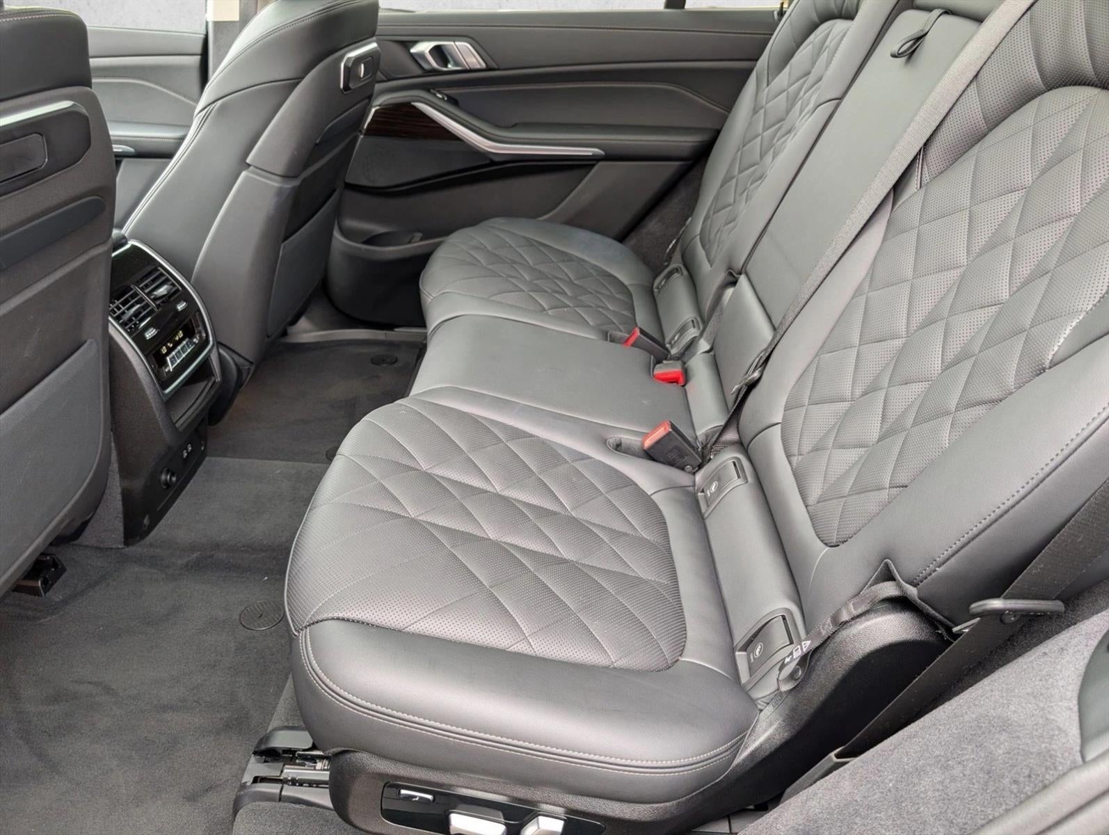 2025 BMW X7 xDrive40i Sports Activity Vehicle