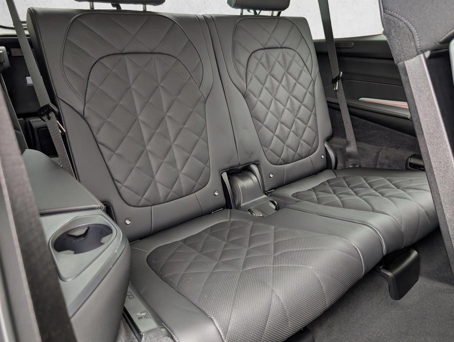 2025 BMW X7 xDrive40i Sports Activity Vehicle