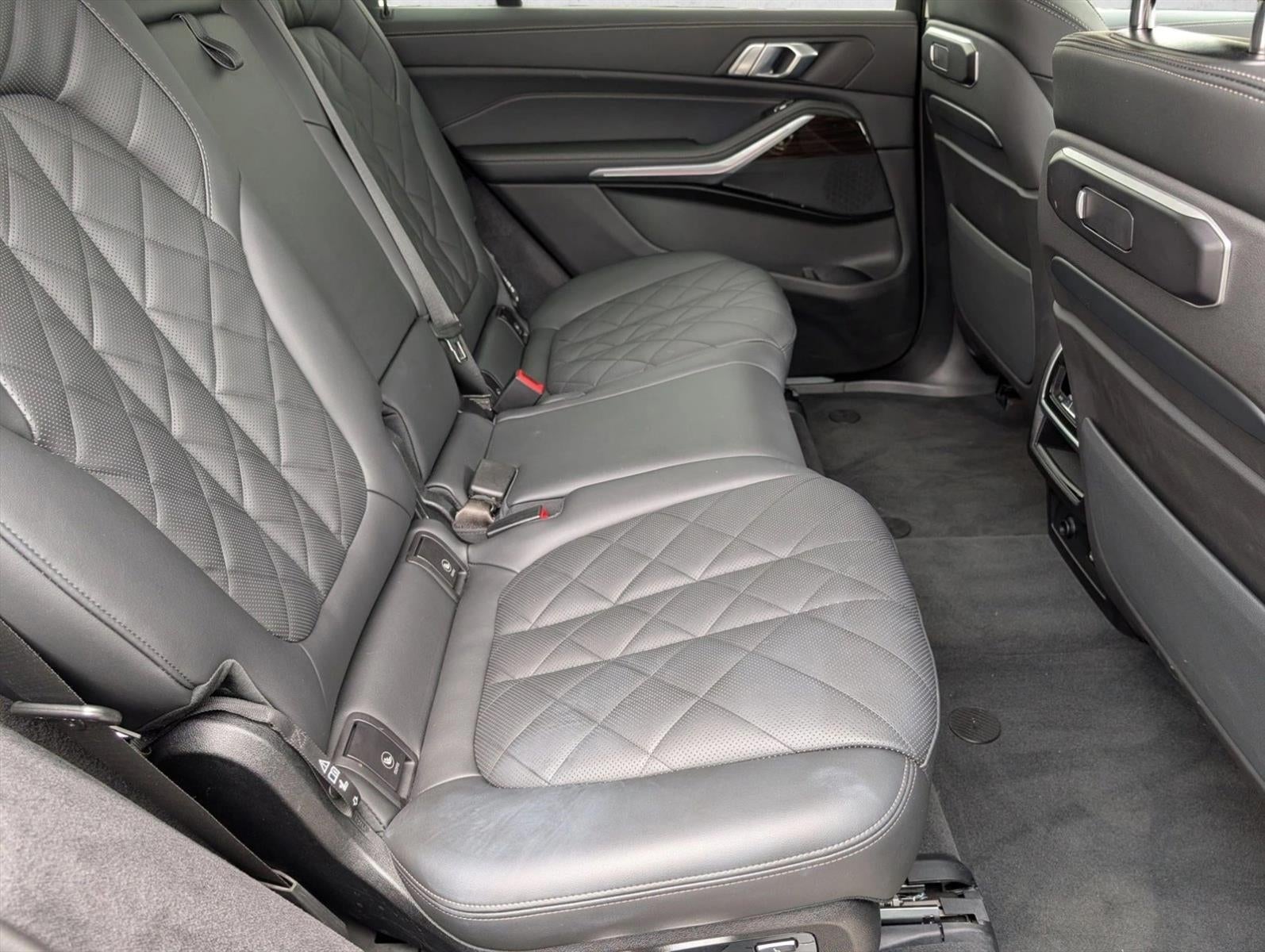 2025 BMW X7 xDrive40i Sports Activity Vehicle