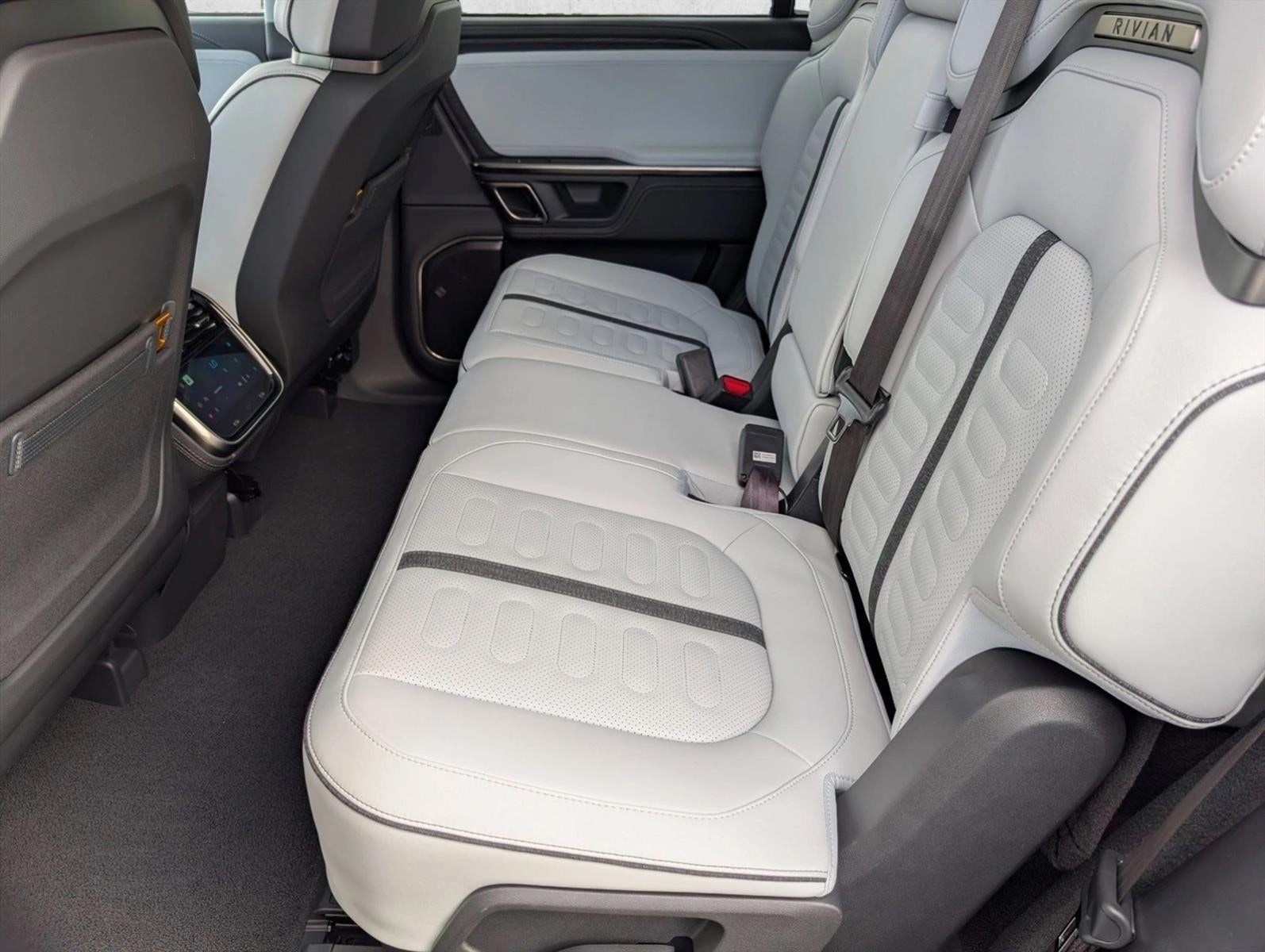 2023 Rivian R1S Adventure Quad-Motor Large Pack