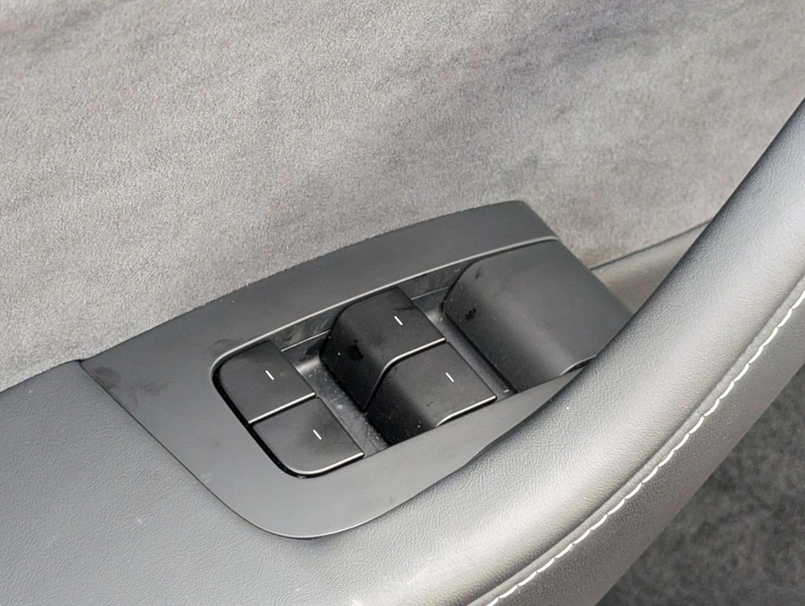 2025 Tesla Model Y Performance AWD *Ltd Avail*