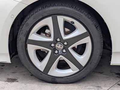 2017 Toyota Prius Three Touring (Natl)
