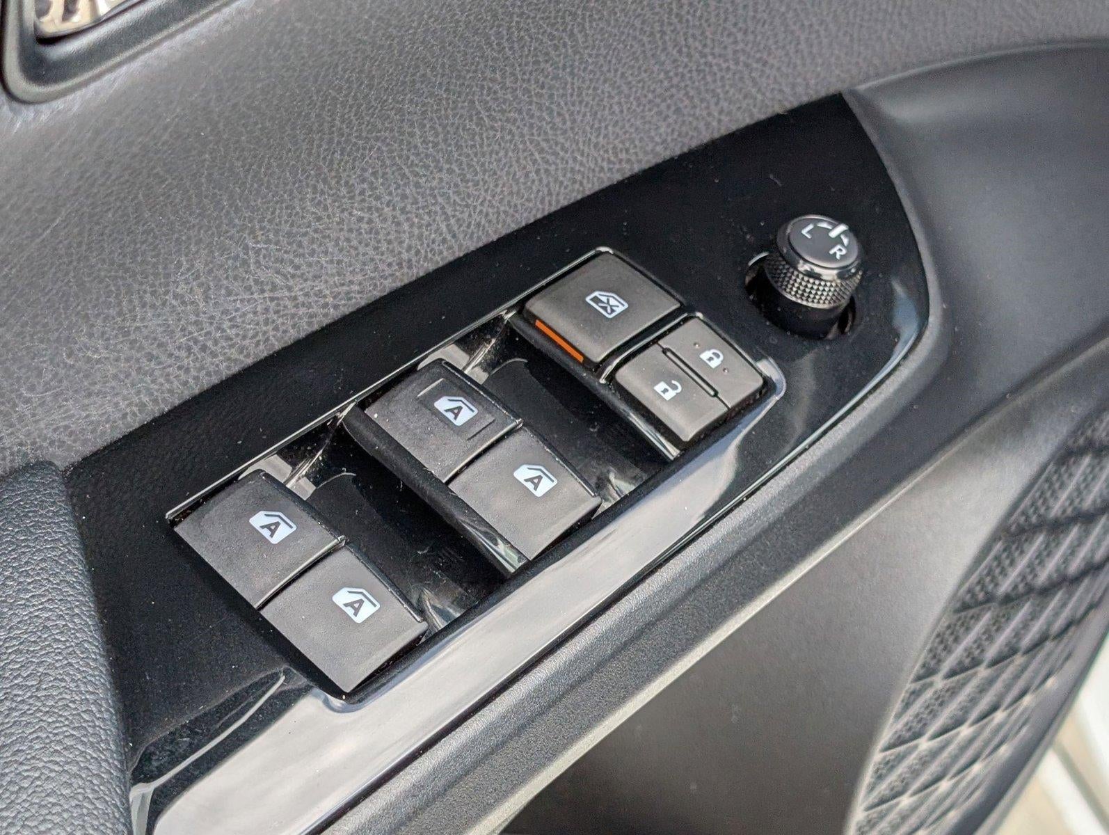 2017 Toyota Prius Three Touring (Natl)