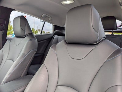 2017 Toyota Prius Three Touring (Natl)