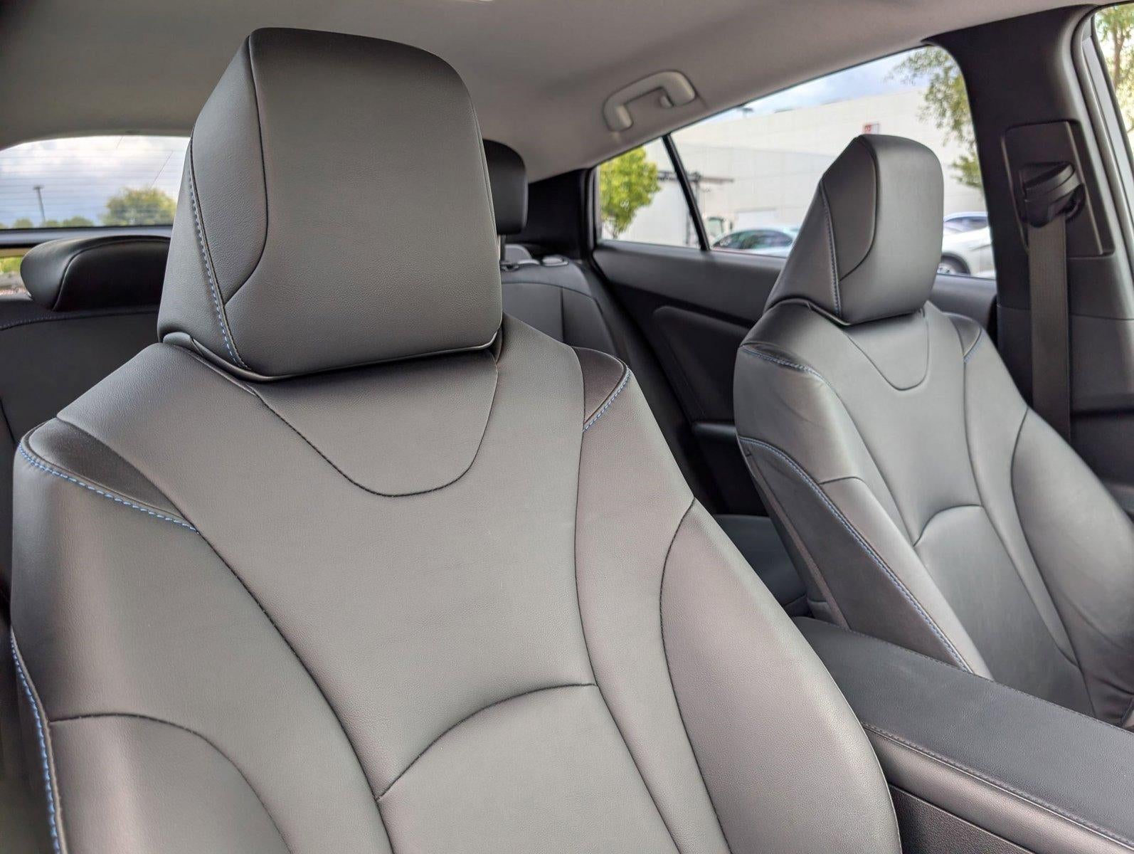 2017 Toyota Prius Three Touring (Natl)