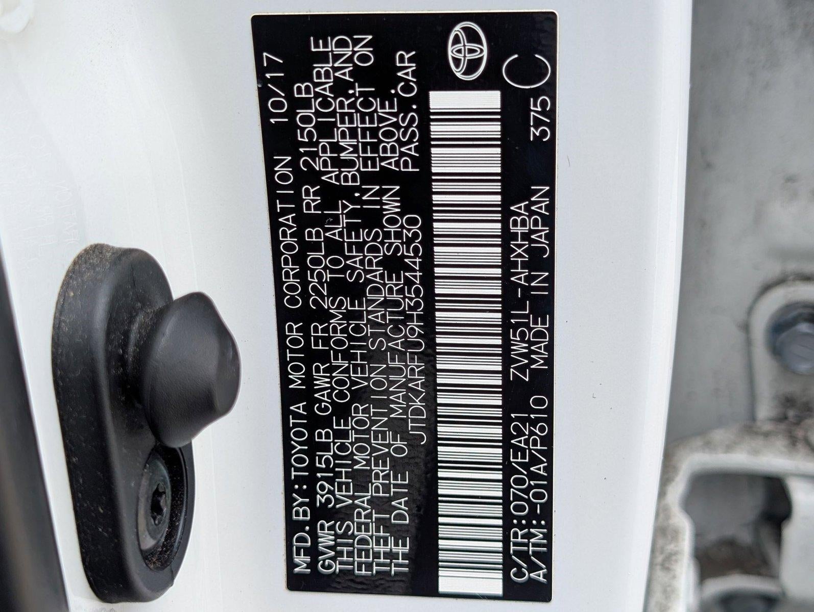 2017 Toyota Prius Three Touring (Natl)