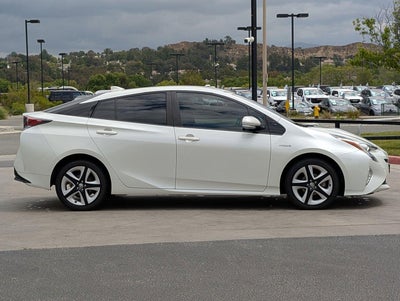 2017 Toyota Prius Three Touring (Natl)