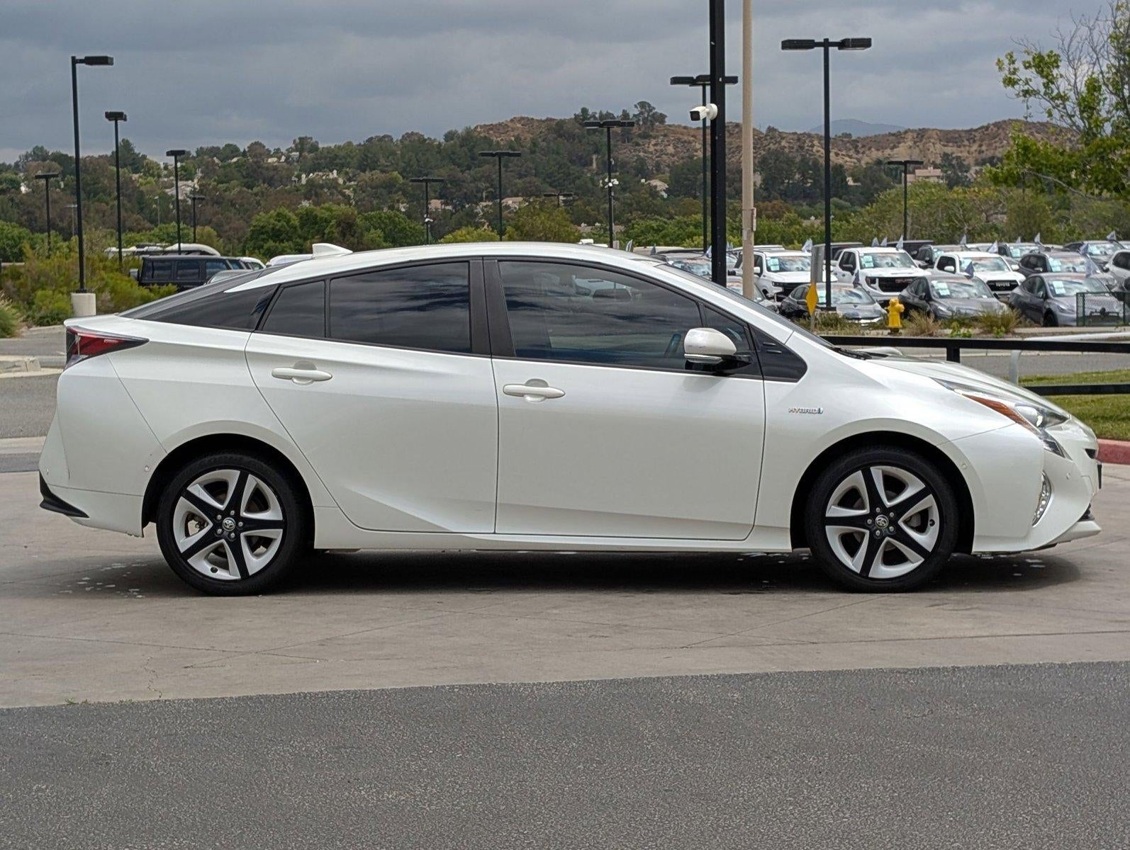 2017 Toyota Prius Three Touring (Natl)