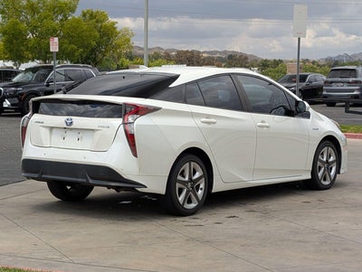 2017 Toyota Prius Three Touring (Natl)