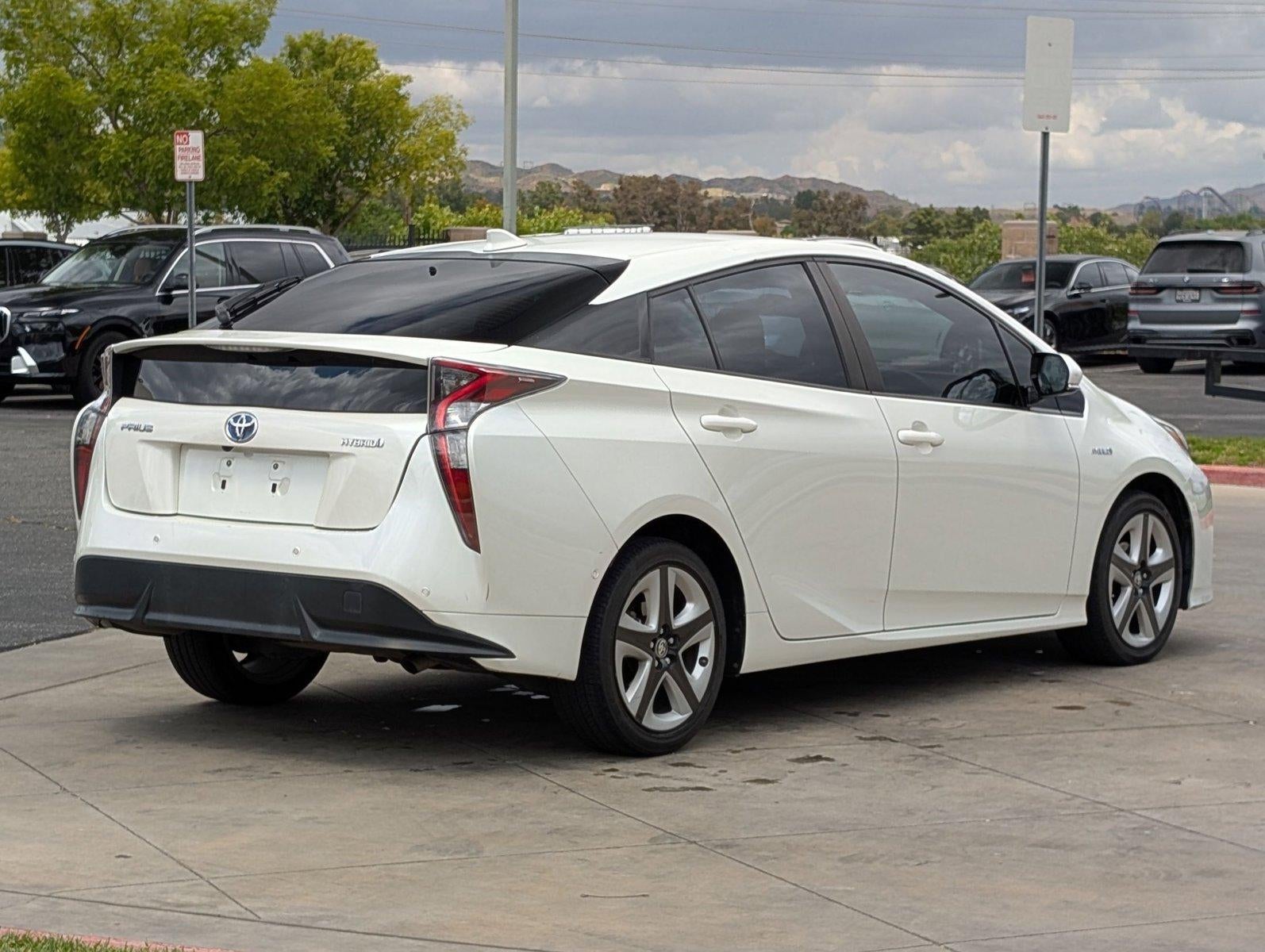 2017 Toyota Prius Three Touring (Natl)