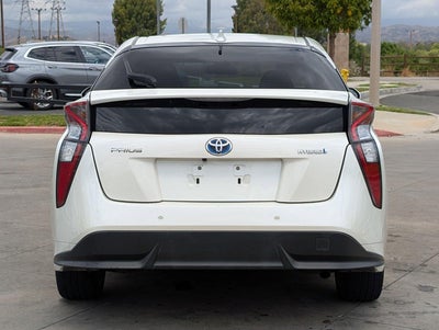 2017 Toyota Prius Three Touring (Natl)