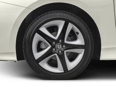 2017 Toyota Prius Three Touring (Natl)