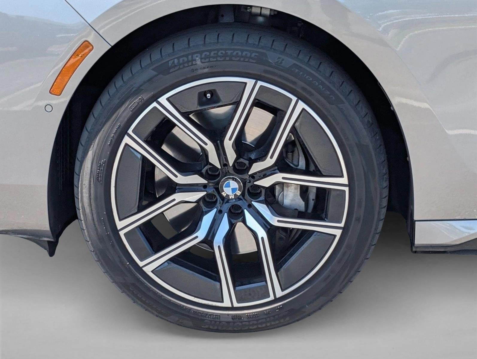 2023 BMW 740i Sedan