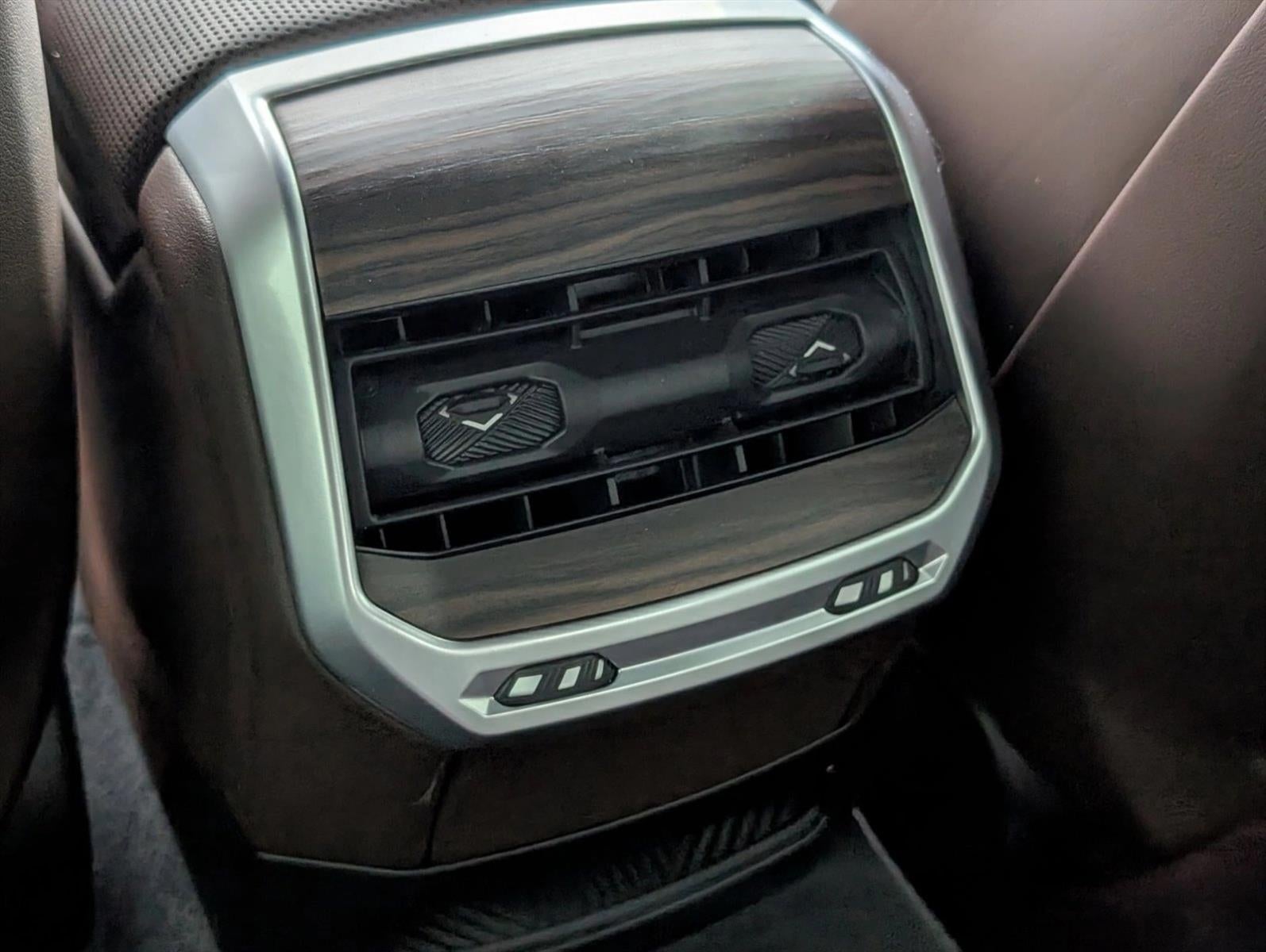 2023 BMW 740i Sedan