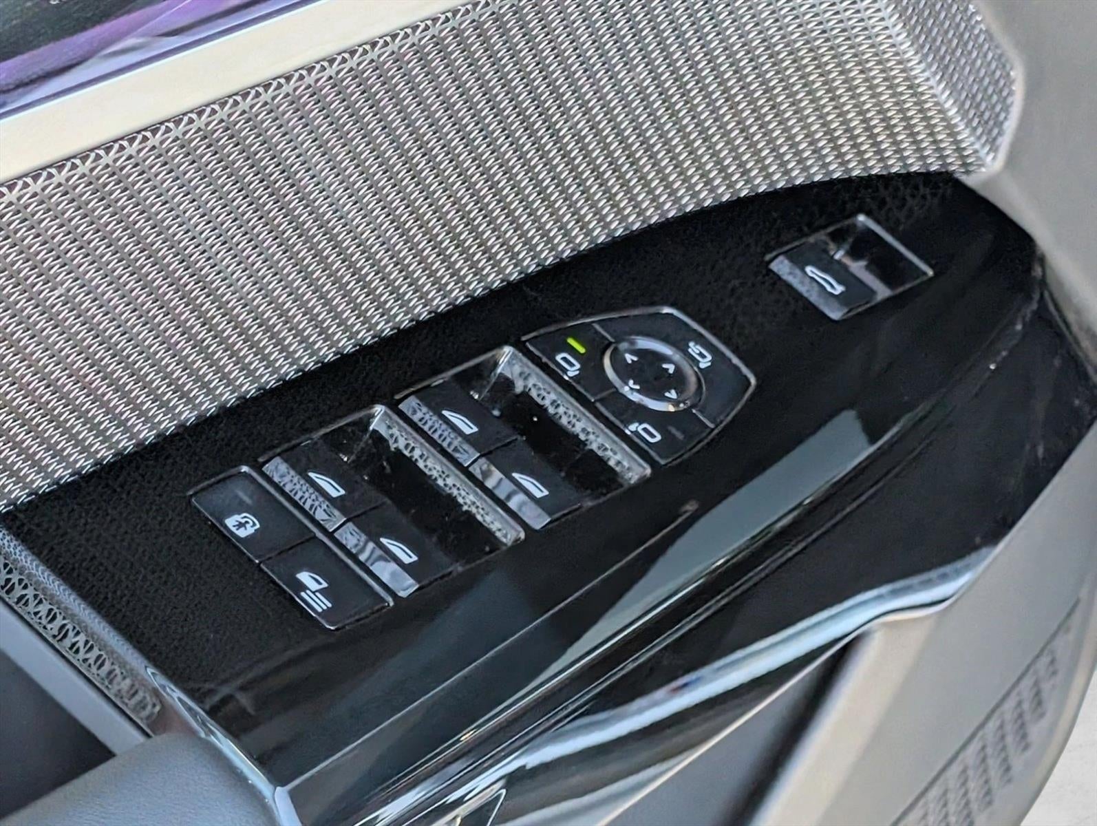 2023 BMW 740i Sedan