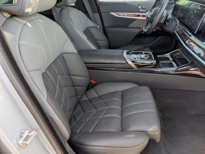 2025 BMW 760i xDrive Sedan