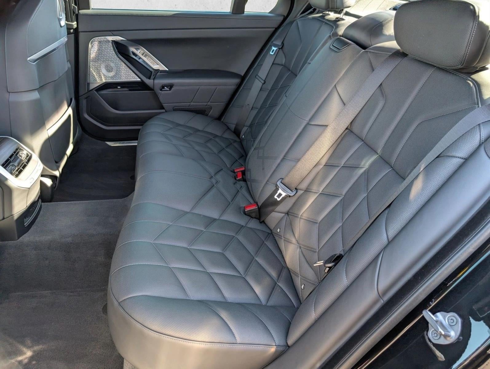 2023 BMW 760i xDrive Sedan