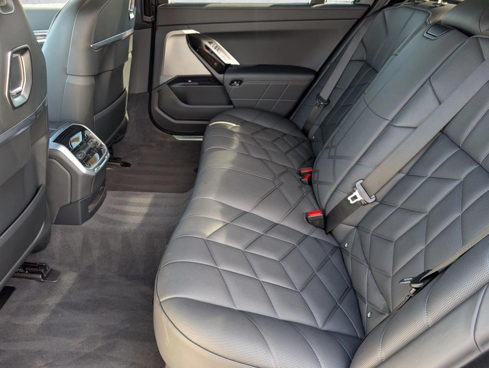 2026 BMW 750e xDrive Plug-In Hybrid