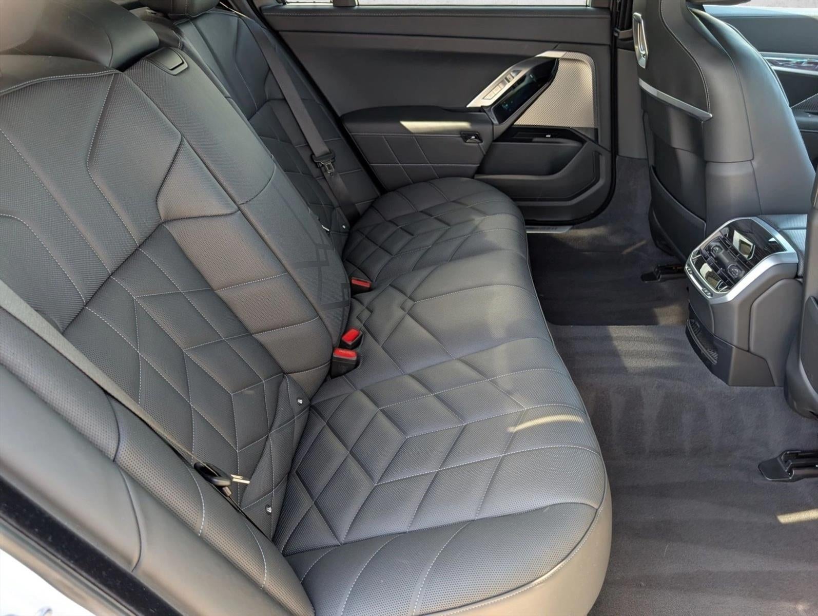 2026 BMW 750e xDrive Plug-In Hybrid