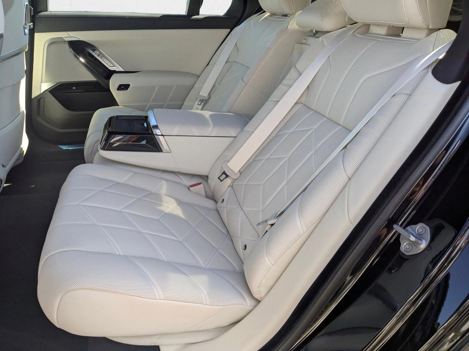 2024 BMW i7 M70 Sedan