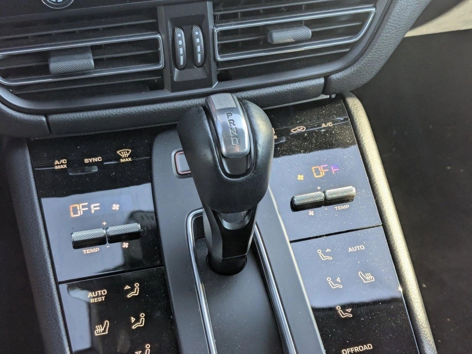 2022 Porsche Macan AWD