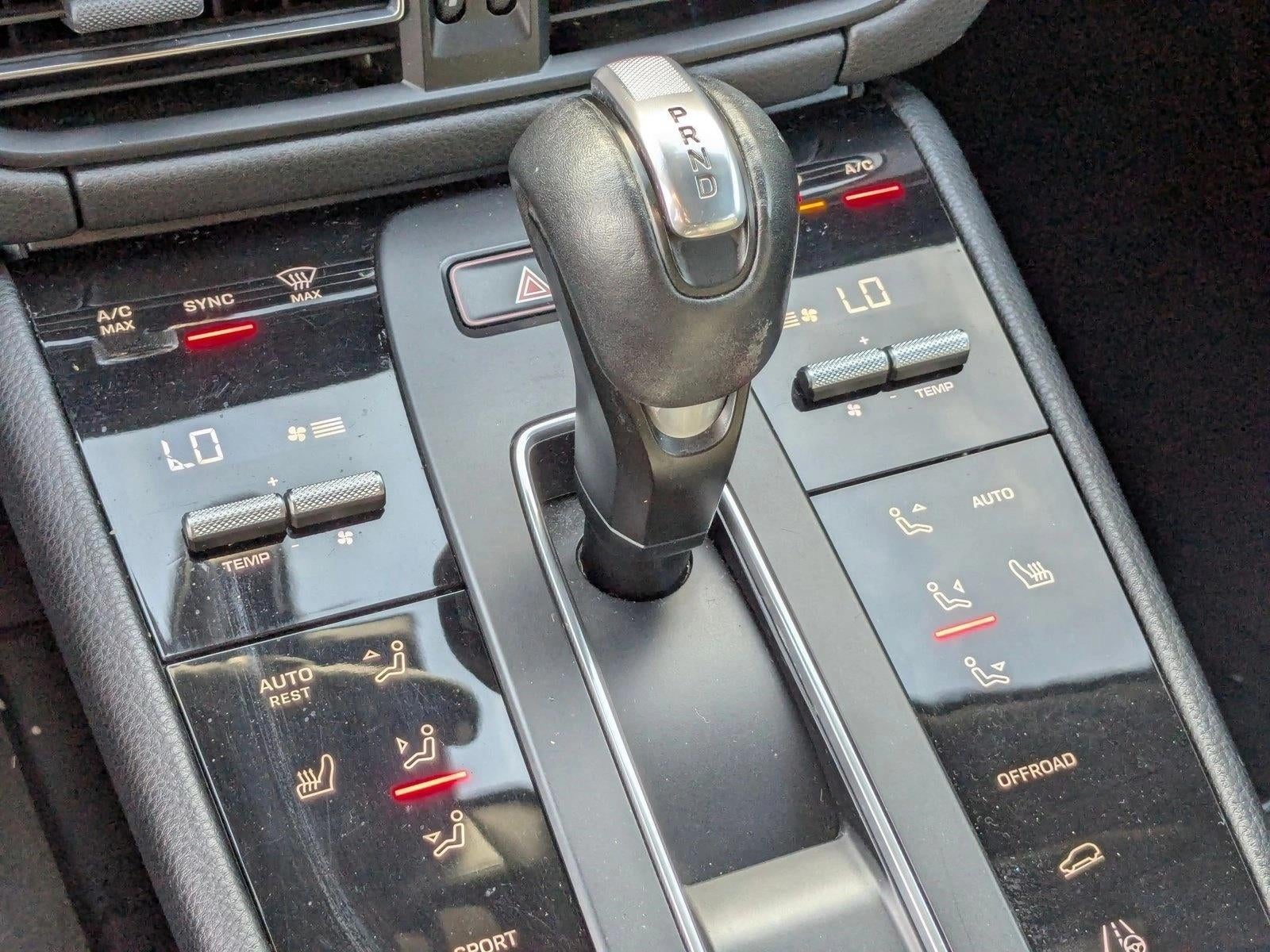 2022 Porsche Macan AWD