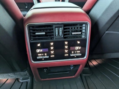 2023 Porsche Cayenne Platinum Edition AWD