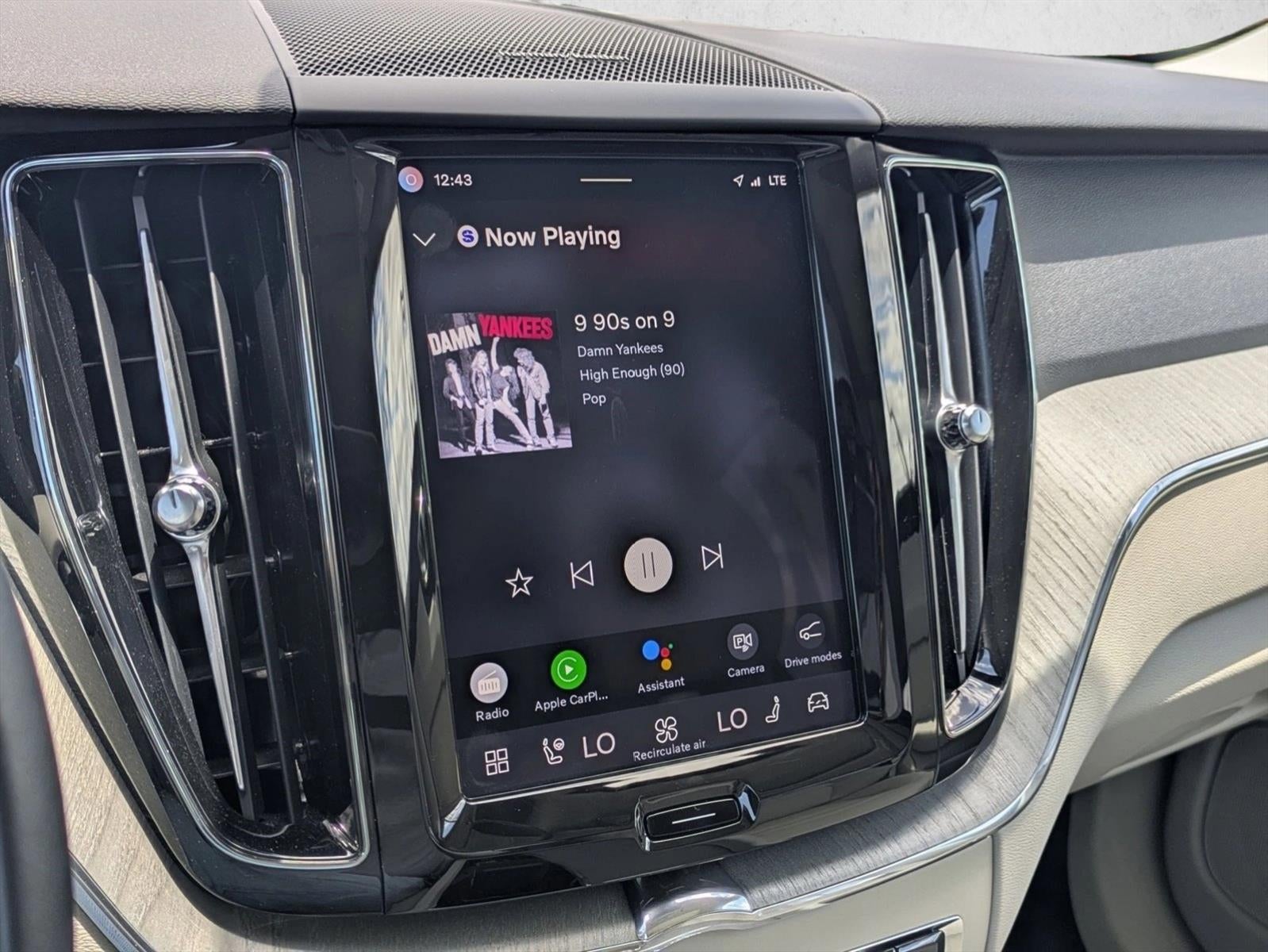 2025 Volvo XC60 B5 AWD Plus