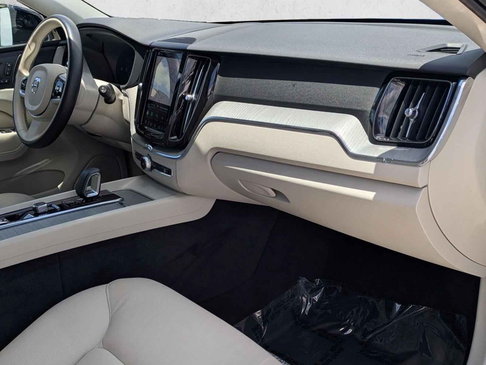 2025 Volvo XC60 B5 AWD Plus
